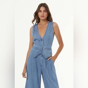NWT Young Fabulous & Broke YFB VEDA DENIM VEST in Medium Wash. Size XS